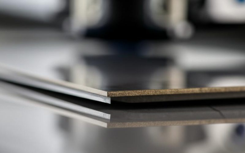 Cięcie płytek ceramicznych i gresowych: techniki i narzędzia dla perfekcyjnego cięcia